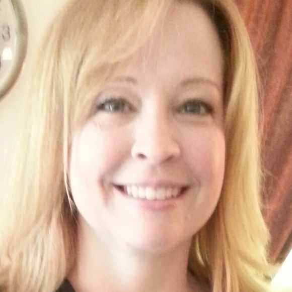 Meet your Posher, Kristy - Picture 2 of 2